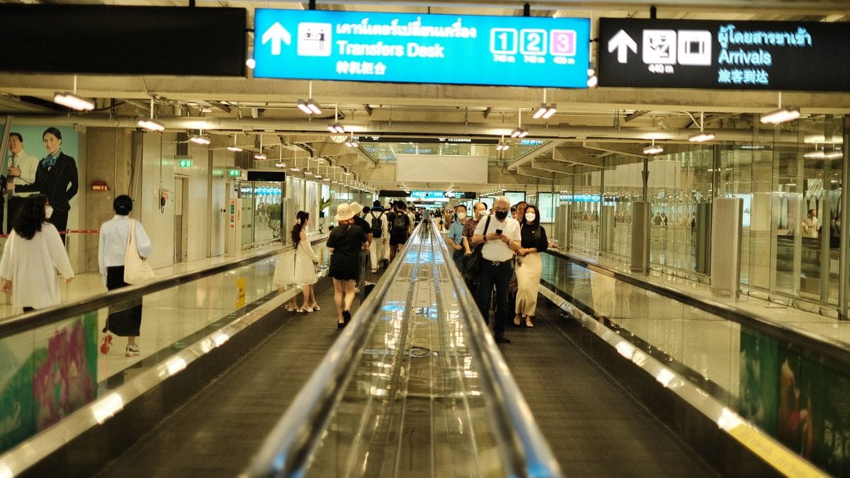 UK airport ETA check boarding transit passenger