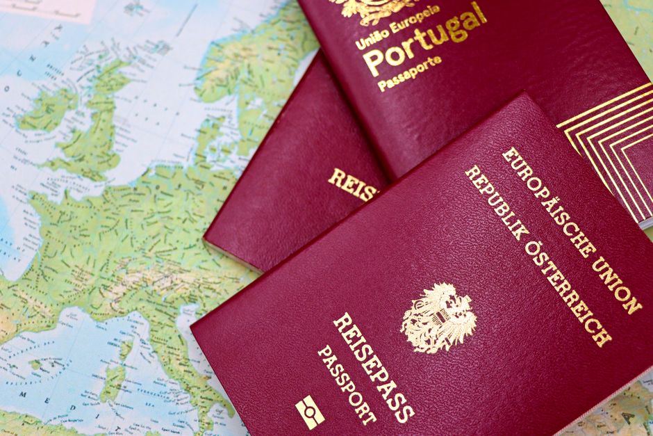 American traveler comparing a UK ETA approval and a Global Entry card before an international flight
