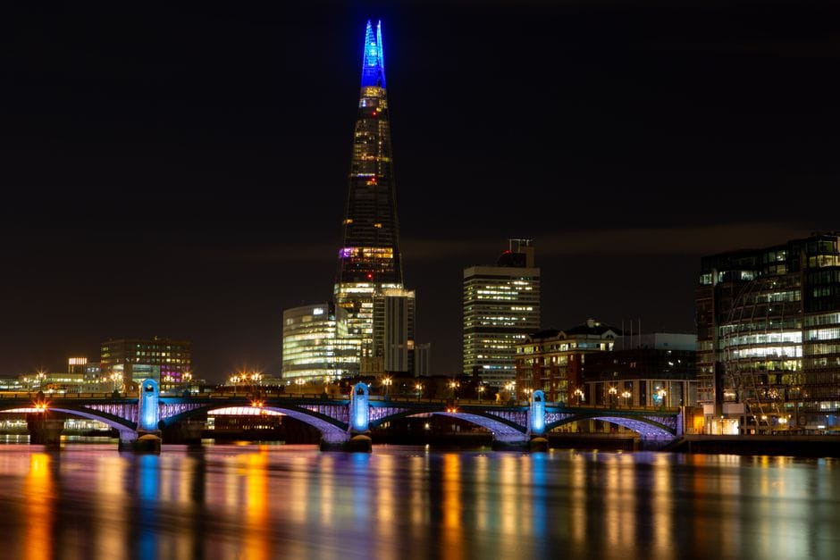 The Shard skyscraper on the London skyline at dusk, a 2026 guide to tickets and the UK ETA for Americans