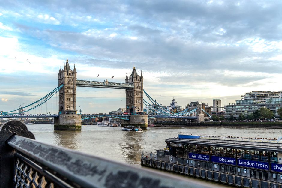 Green card holder visiting a London landmark after getting the right UK authorization